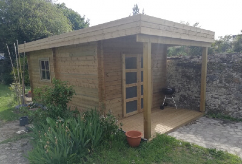 Abri modern BL avec auvent par Abridis